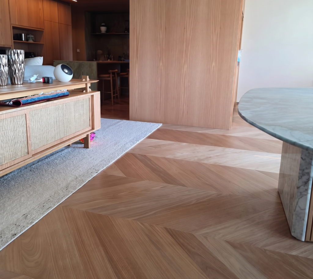 Projeto com piso Akafloor em Chevron