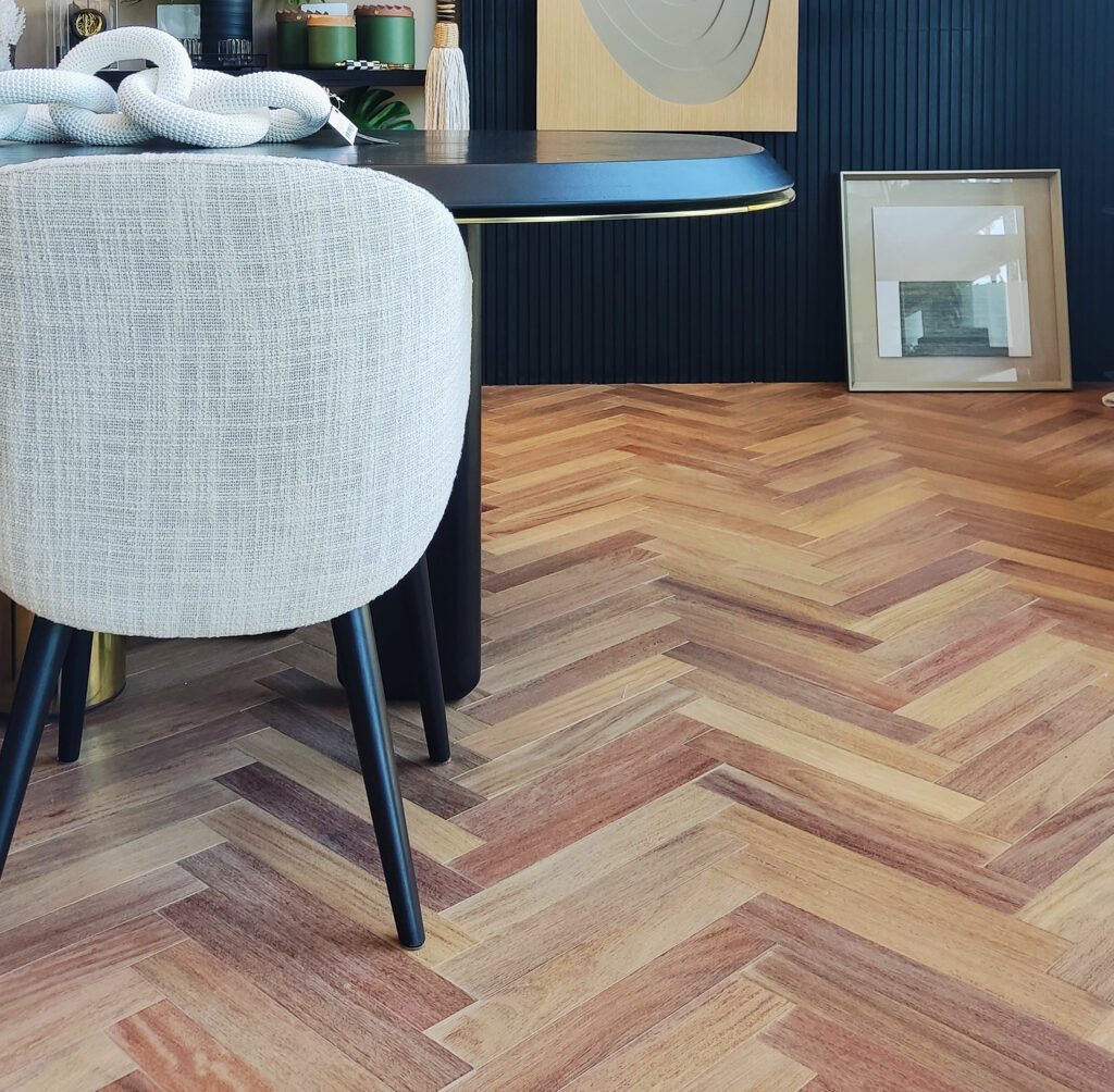 Projeto com piso Akafloor em Espinha de Peixe