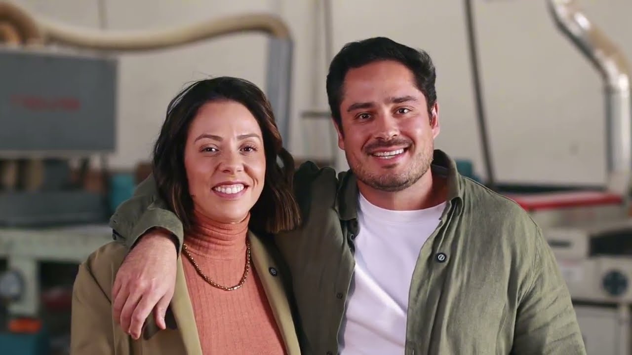 Os sócios da Akafloor na fábrica, em cena do vídeo dos 15 anos